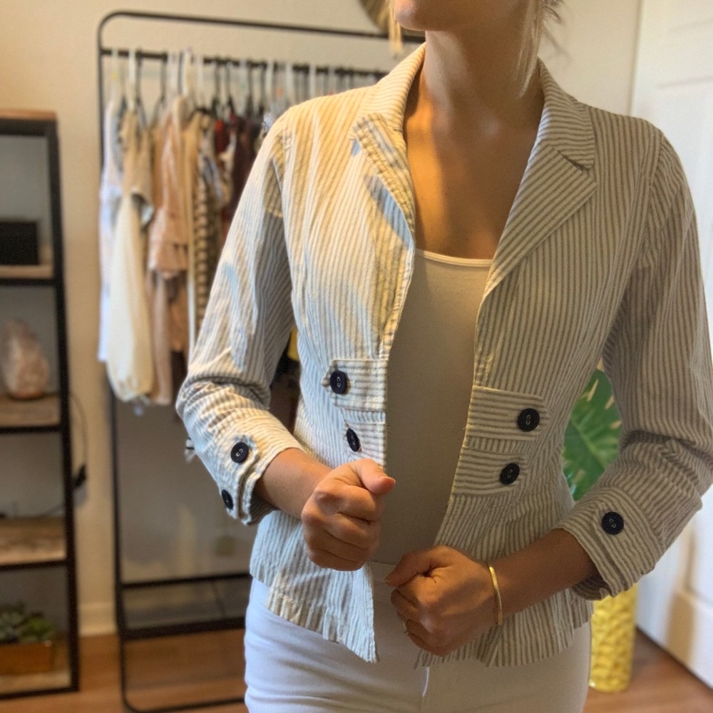 Quarter sleeve jacket